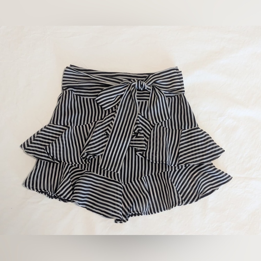 Topshop Black and White Bow Tie High Waist Asymmetrical Ruffle Skirt size 2